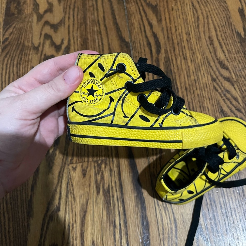 Smiley converse